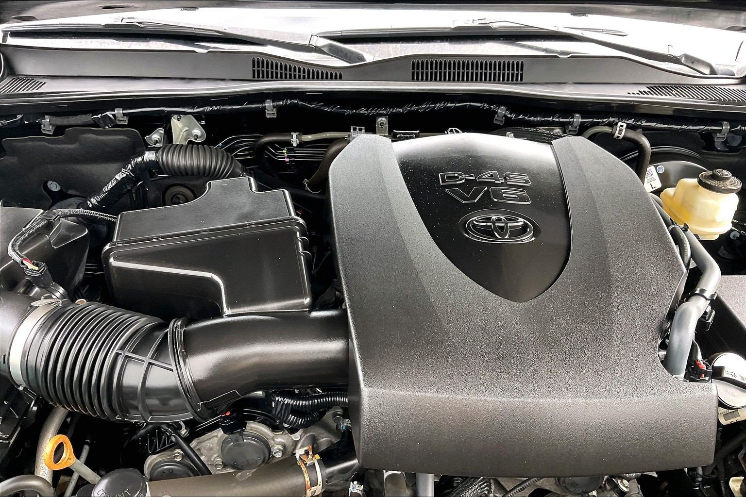 Used 2020 Toyota Tacoma SR5 AWD/4WD image 13