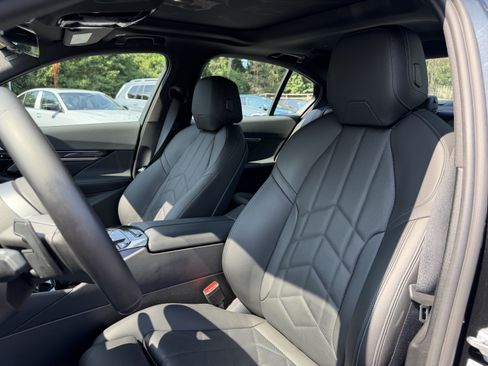 Certified 2025 BMW i5 xDrive40 w/ M Sport Package AWD/4WD image 10
