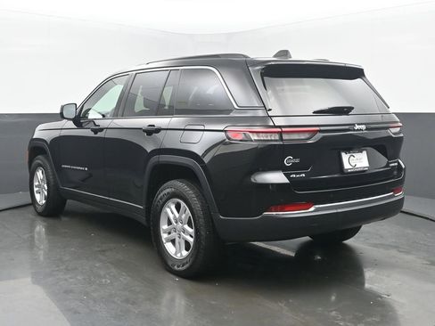 Used 2024 Jeep Grand Cherokee Laredo AWD/4WD image 4