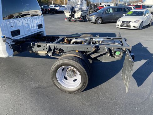 Used 2023 Ford F450 XLT w/ XLT Value Package AWD/4WD image 5
