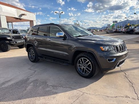 Used 2020 Jeep Grand Cherokee Limited image 3