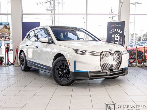 Used 2023 BMW iX xDrive50 w/ Premium Package AWD/4WD image 25
