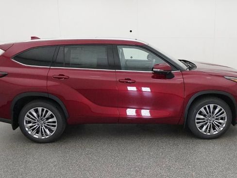 New 2026 Toyota Highlander Platinum AWD/4WD image 11