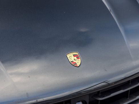 Certified 2025 Porsche Macan image 15