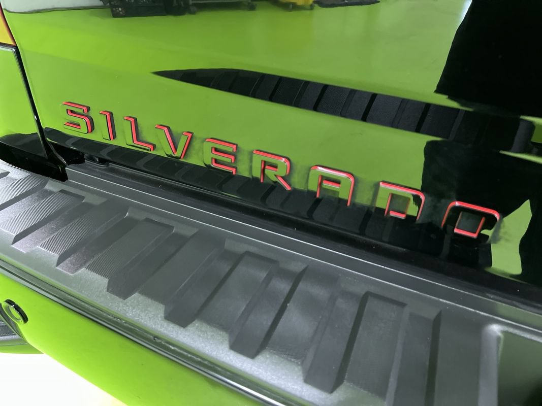 Used 2018 Chevrolet Silverado 1500 LTZ Z71 w/ Redline Edition AWD/4WD image 12