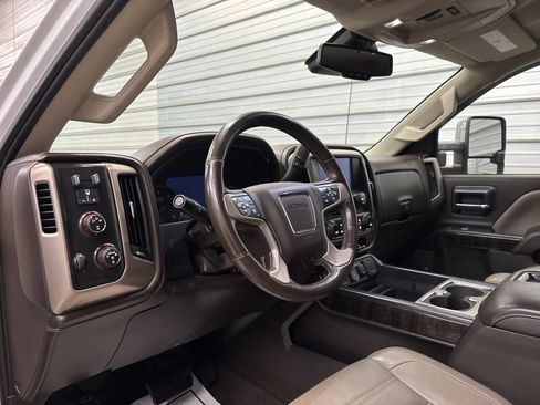 Used 2015 GMC Sierra 2500 Denali w/ Driver Alert Package image 12