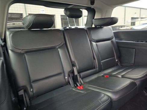 Used 2025 Ford Expedition Platinum image 14