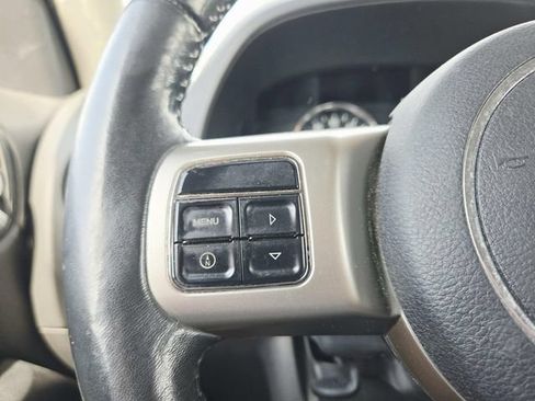 Used 2011 Jeep Patriot Latitude FWD image 12