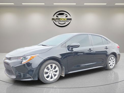 Used 2025 Toyota Corolla LE image 3