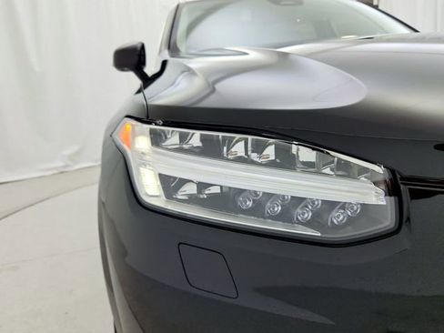 New 2025 Volvo XC90 B6 Plus w/ Protection Package Premier image 32