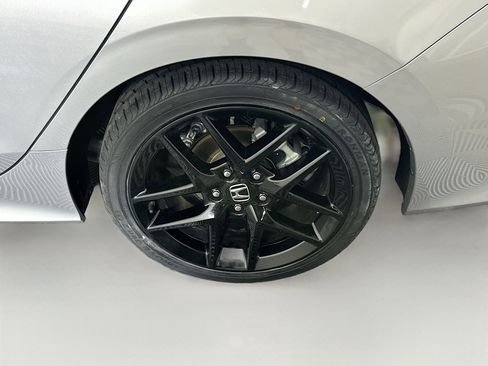 Used 2025 Honda Civic Sport image 11