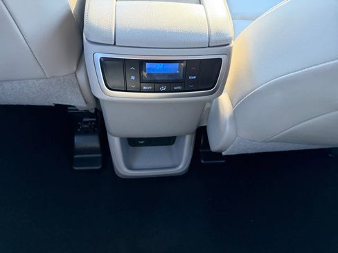 Used 2019 Toyota Highlander XLE image 15