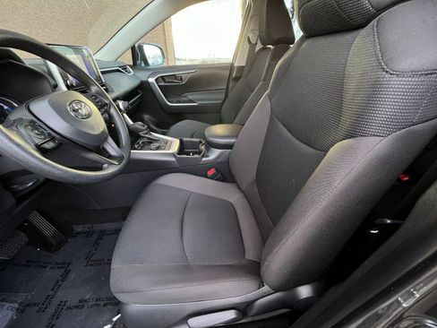 Used 2025 Toyota RAV4 LE image 27