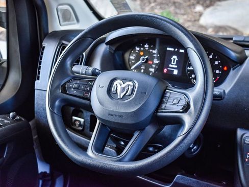 Used 2025 RAM ProMaster 2500 w/ Convenience Group image 14