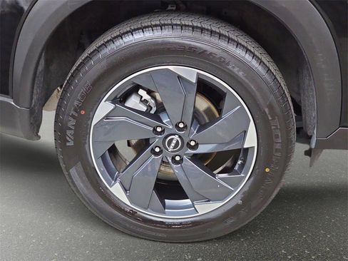 Used 2024 Nissan Rogue SV image 34