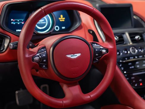 Used 2018 Aston Martin DB11 V12 RWD image 28