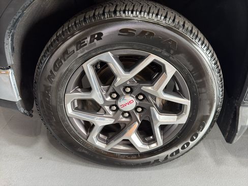 Used 2023 GMC Sierra 1500 SLT w/ SLT Premium Plus Package AWD/4WD image 9
