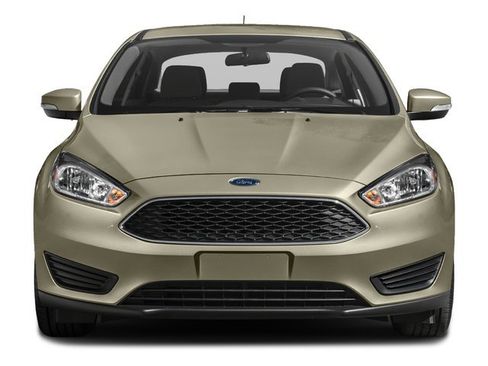 Used 2017 Ford Focus SE w/ Cold Weather Package FWD image 4