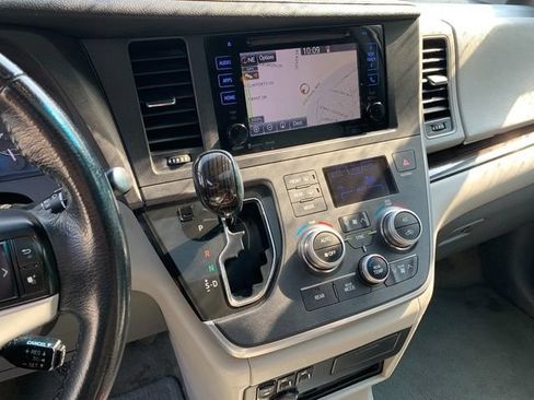 Used 2017 Toyota Sienna XLE Premium AWD/4WD image 25
