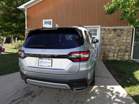 Certified 2025 Honda Pilot Touring image 7