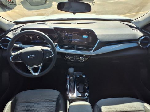 Used 2025 Chevrolet Trax LT w/ Driver Confidence Package image 4