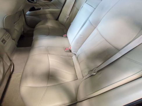 Used 2015 INFINITI Q70 5.6 w/ Deluxe Touring Package image 19