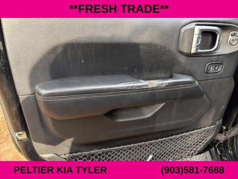 Used 2018 Jeep Wrangler Unlimited Sahara image 15