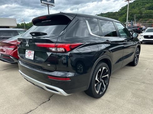 Used 2024 Mitsubishi Outlander SE AWD/4WD image 2