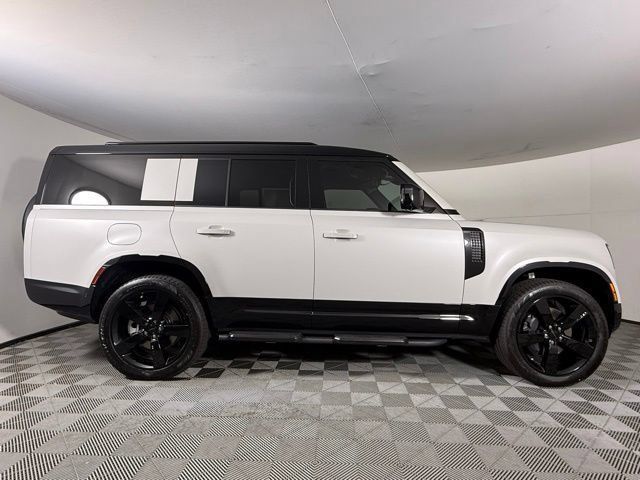 New 2026 Land Rover Defender 130 X-Dynamic SE AWD/4WD image 9