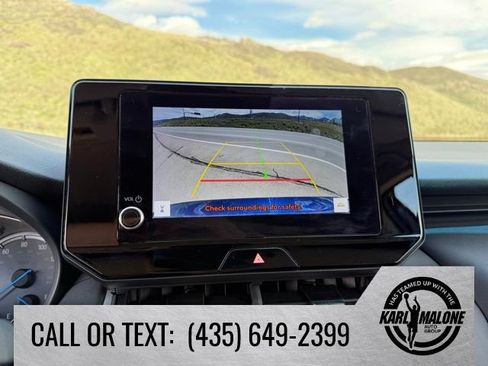 Used 2024 Toyota Venza LE AWD/4WD image 19