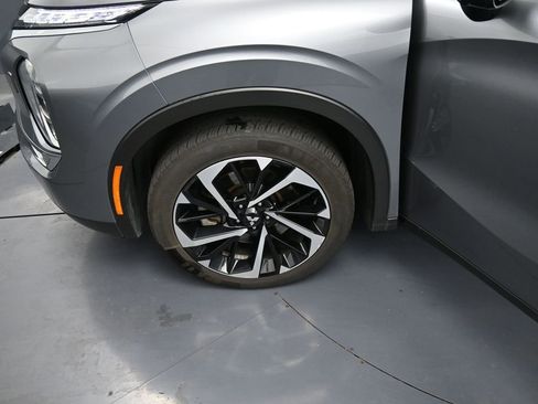 Used 2024 Mitsubishi Outlander SE image 15