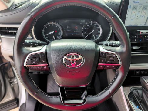 Used 2021 Toyota Highlander Platinum image 18