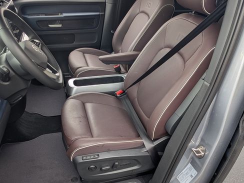 Used 2025 Volkswagen ID. Buzz Pro S Plus RWD image 16