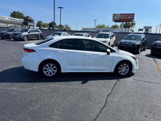 Used 2020 Toyota Corolla LE FWD image 4