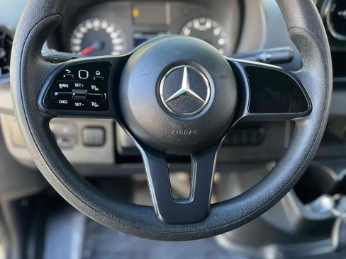 Used 2022 Mercedes-Benz Sprinter 1500 image 24