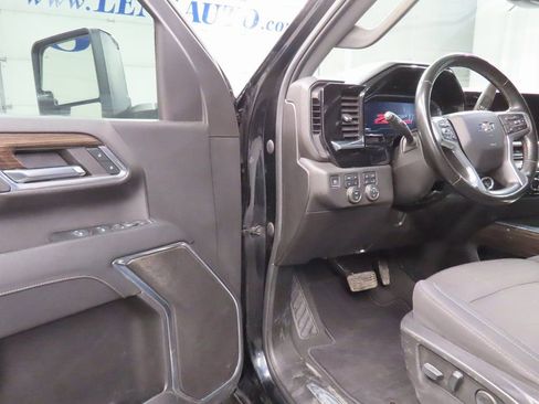 Used 2024 Chevrolet Silverado 2500 LT w/ Midnight Edition image 44