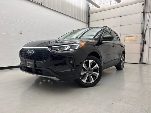 Used 2024 Ford Escape Platinum AWD/4WD image 3