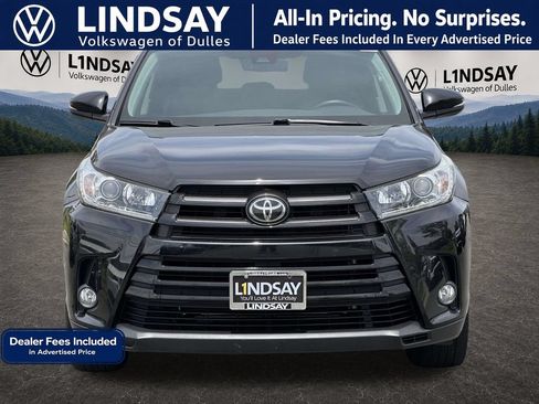 Used 2018 Toyota Highlander SE w/ Carpet Mat Package (TMS) AWD/4WD image 3