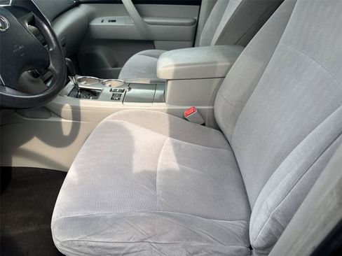 Used 2012 Toyota Highlander 4WD w/ Tow Pkg image 12