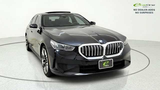 Used 2024 BMW i5 eDrive40i w/ M Sport Package RWD image 2