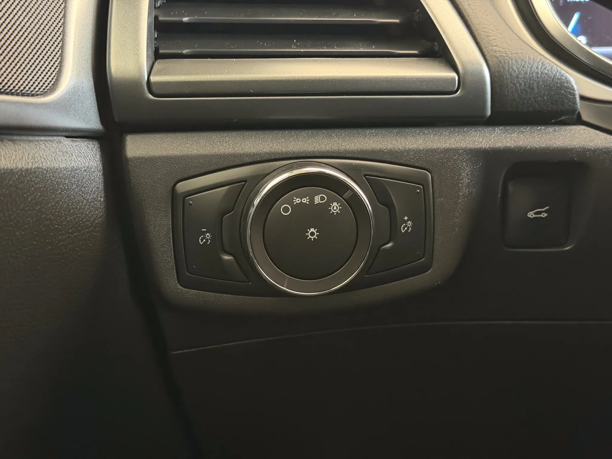 Used 2013 Ford Fusion SE FWD image 33