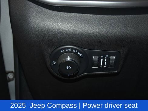 Used 2025 Jeep Compass Limited image 9