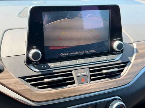 Used 2025 Nissan Altima 2.5 SV FWD image 27