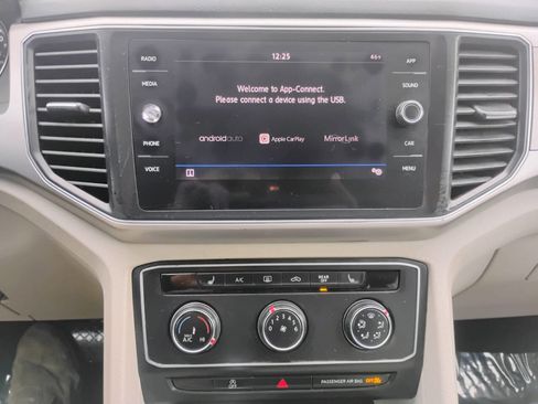 Used 2018 Volkswagen Atlas SE image 22