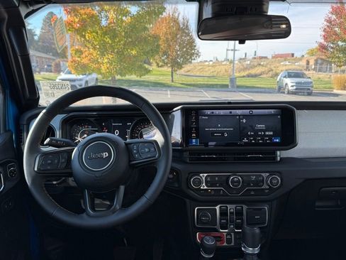 New 2025 Jeep Gladiator Willys image 28