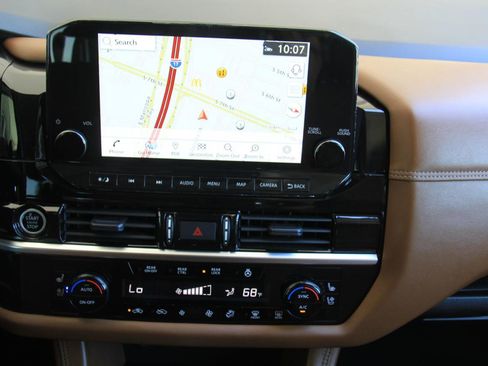 Used 2024 Nissan Pathfinder Platinum FWD image 15
