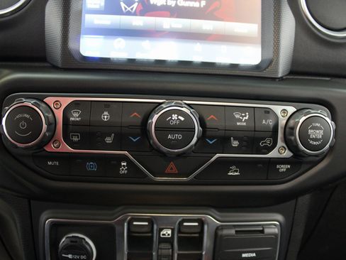 Used 2023 Jeep Wrangler Unlimited Sahara w/ Cold Weather Group image 39