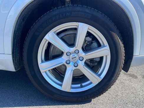 Used 2021 Volvo XC90 T6 Momentum w/ Climate Package image 9