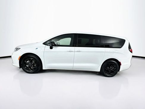 Used 2024 Chrysler Pacifica Limited FWD image 6