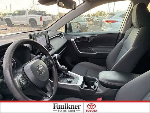 Used 2019 Toyota RAV4 LE image 21